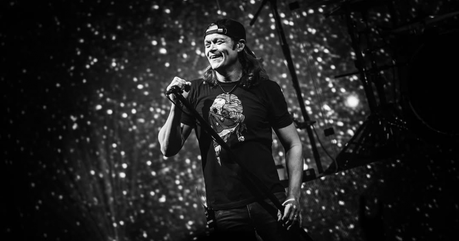 Умер вокалист и основатель группы 3 Doors Down