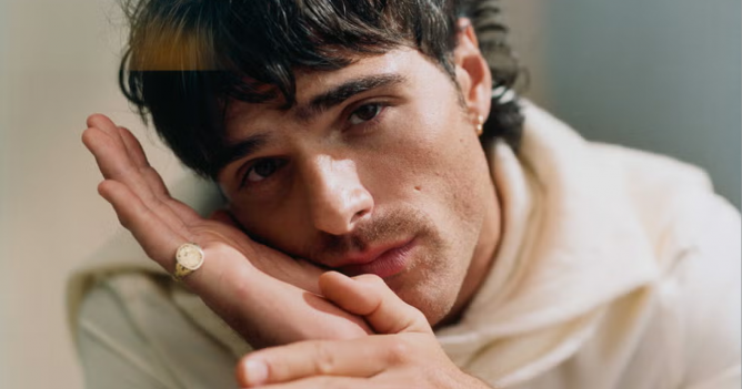 Джейкоб Элорди снялся для кавер-стори нового Esquire