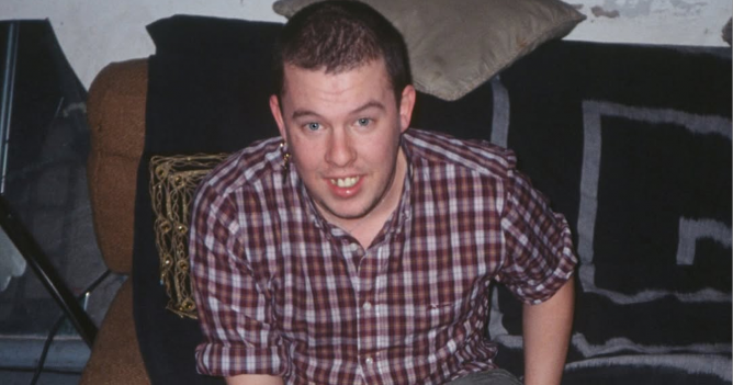 Появились архивные кадры Александра Маккуина