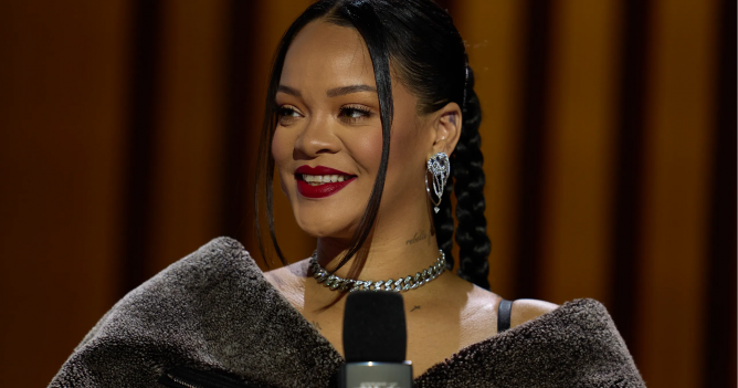 Рианна намекнула на скорый выход нового альбома