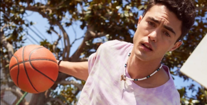 Даррен Барнет стал первым амбассадором-мужчиной Victoria's Secret