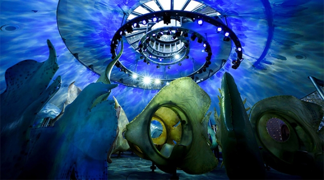 \"Подводная\" карусель в парке Манхэттена