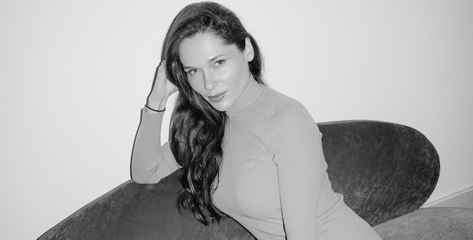 Во «Временах года» показали фильм «Аферистка»