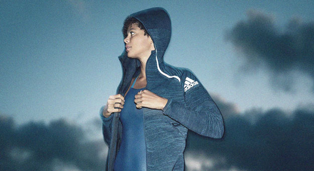 adidas выпустил худи из океанического пластика