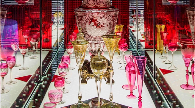 Baccarat отмечает 250-летие ретроспективной выставкой