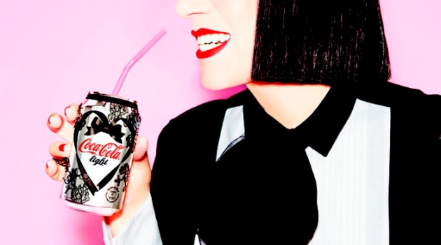 Шанталь Тома разработала дизайн новой банки Coca-Cola Light