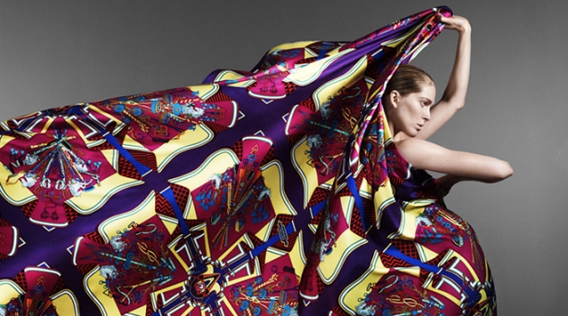 Иселин Стейро стала лицом весенней кампании Hermès Soie Folle