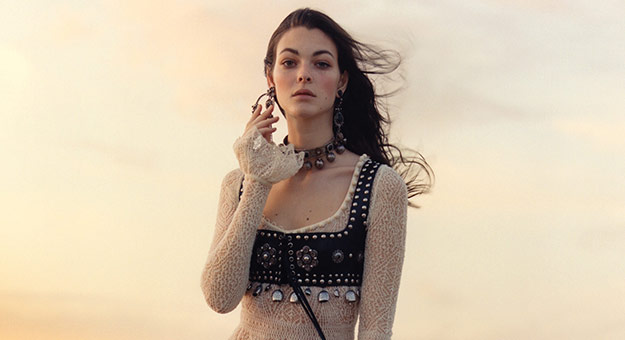 Песчаные дюны в рекламной кампании Alexander McQueen