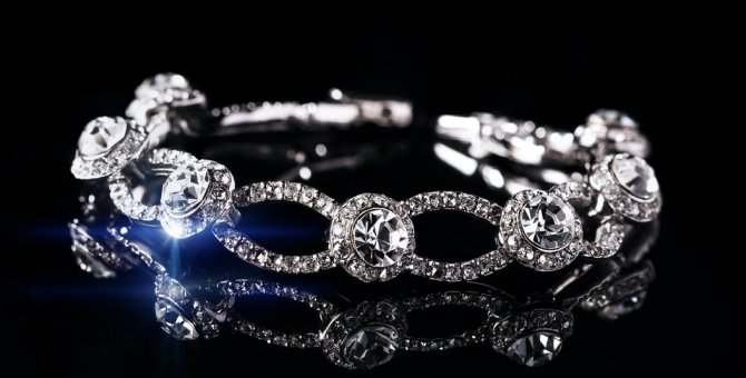 Пандемия коронавируса привела к переизбытку алмазов на рынке