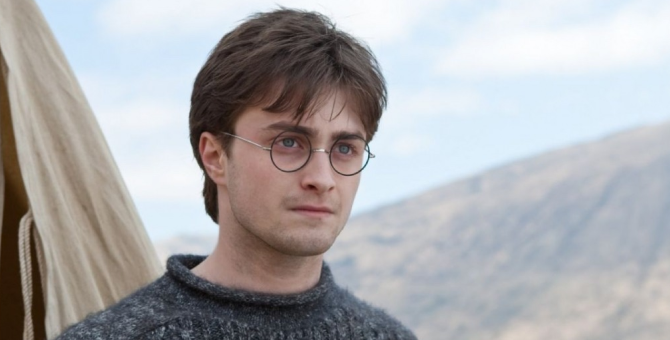 Дэниел Рэдклифф ответил на твиты Джоан Роулинг, из-за которых ее обвинили в трансфобии