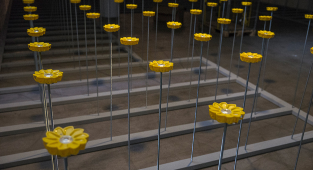 Как выглядят арт-объекты Вирджила Абло и Наоми Кэмпбелл, посвященные свету