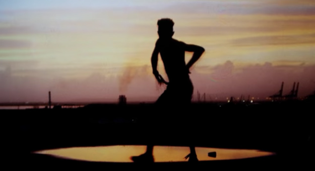 Мотоциклы и танцы на крыше в новом видео Arcade Fire на песню «Peter Pan»