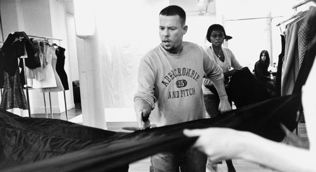 Стала известна дата российской премьеры документального фильма «Маккуин»