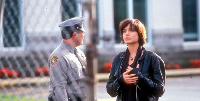 Анджелина Джоли может впервые сняться в фильме о супергероях