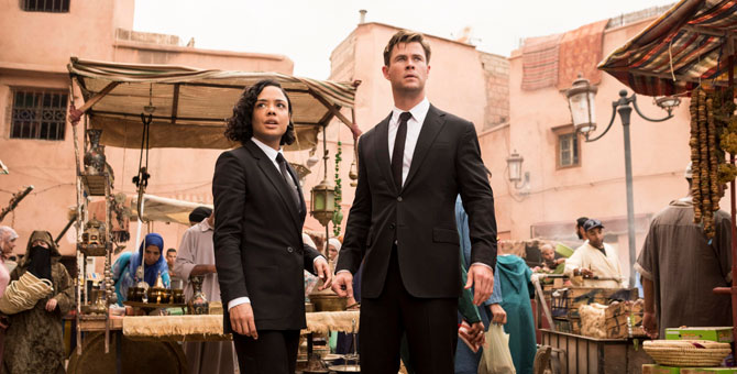 Новые «Люди в черном» с Крисом Хемсвортом и Тессой Томпсон возглавили российский прокат