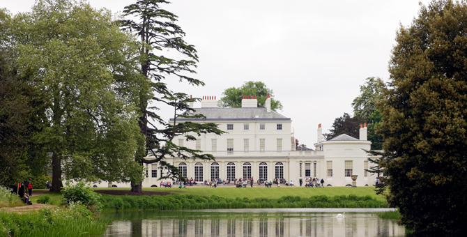 Меган Маркл и принц Гарри официально покинули Кенсингтонский дворец