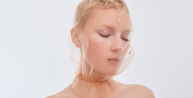 Полупрозрачные балаклавы и позолоченные очки в новогодней коллекции Pêche Péché