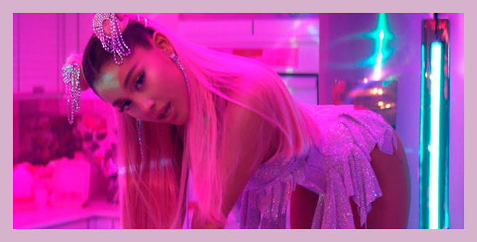 Ариана Гранде отдыхает с подругами в видео на песню «7 Rings»