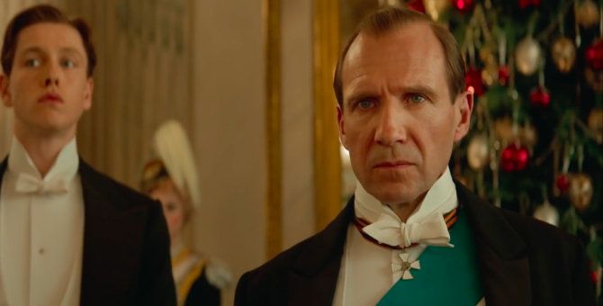 Рэйф Файнс спасает мир в новом трейлере приквела «Kingsman»