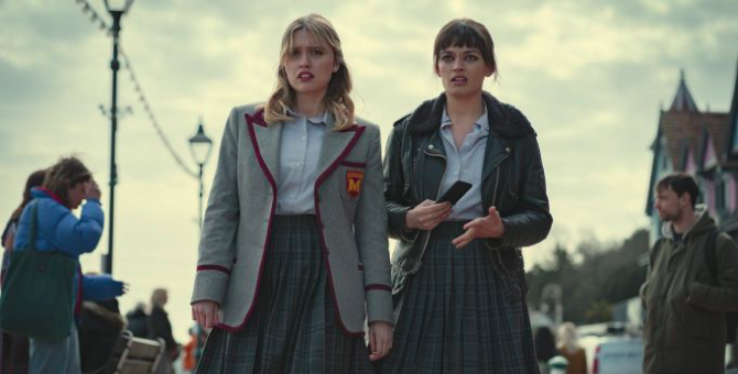 Netflix показал кадры из третьего сезона «Полового воспитания» и назвал дату его выхода