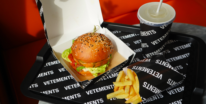В «КМ20» теперь можно попробовать вегетарианский бургер Vetements