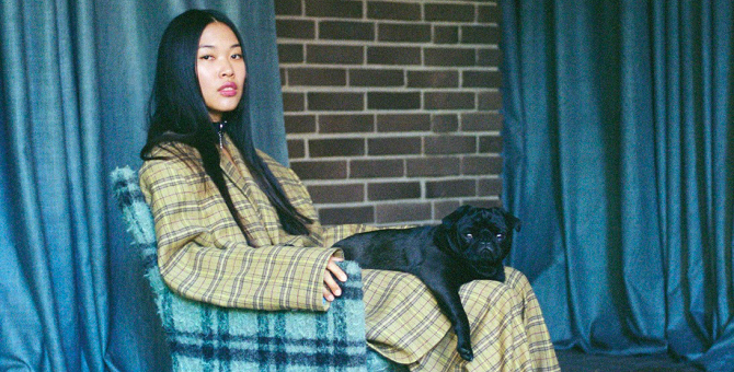 В новой кампании Acne Studios снялись сотрудники бренда и их собаки