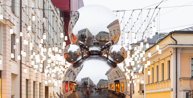 В Столешниковом переулке появилась скульптура Григория Орехова