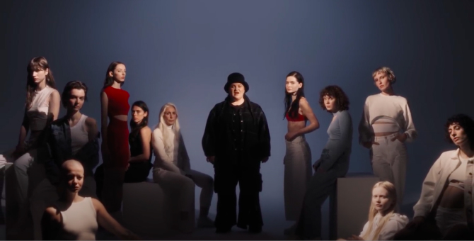 Alyona Alyona посвятила новый клип «Світ потребує краси» борьбе со стереотипами и разнообразной красоте