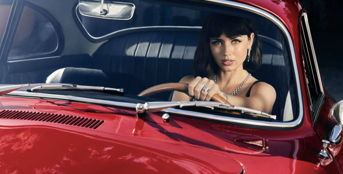 Ана де Армас примерила украшения с бриллиантами в кампании Natural Diamond Council