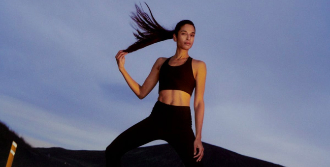 Arket выпустил коллекцию одежды для занятий бегом