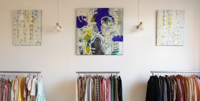 В салоне винтажной одежды Bon Appartement теперь можно купить произведения искусства