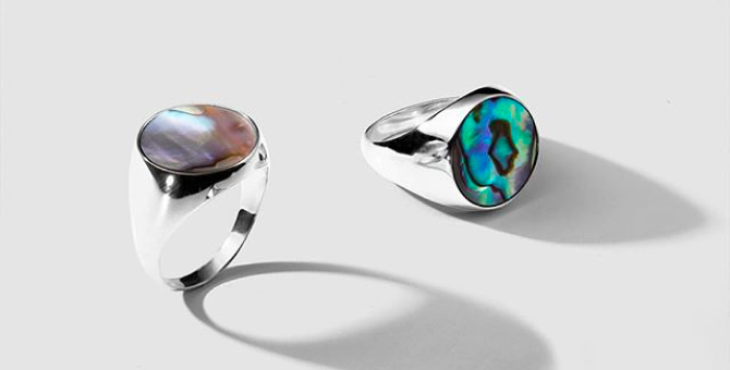 Avgvst выпустил лимитированную коллекцию колец-печаток с галиотисом