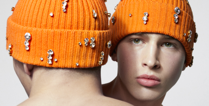 Рикардо Тиши выпустил шапки с кристаллами для Burberry B Series