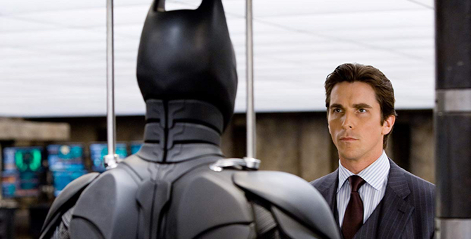 Кристиан Бейл одобрил выбор Роберта Паттинсона на роль Бэтмена