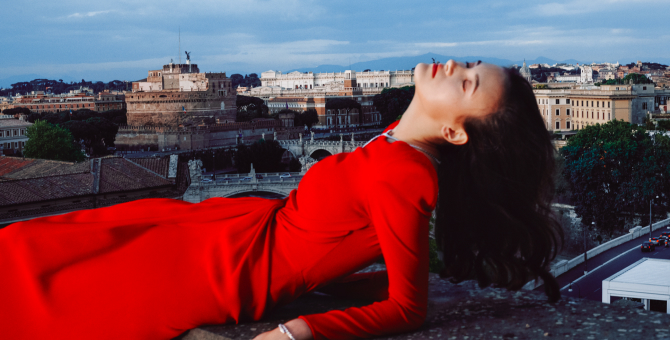 Bvlgari выпустил летнюю кампанию, вдохновленную простыми радостями жизни