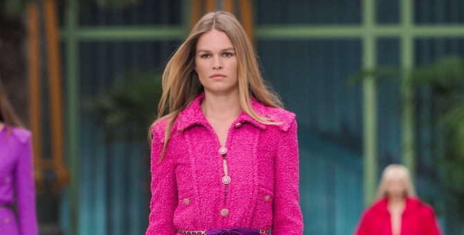 Показ новой круизной коллекции Chanel пройдет во французской деревне Ле-Бо-де-Прованс