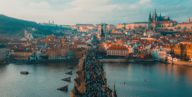 Власти Чехии снова вводят коронавирусные ограничения — вслед за Ирландией