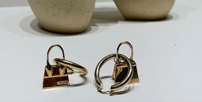 Симон Порт Жакмюс сделал серьги и кулоны в виде мини-сумок Chiquito