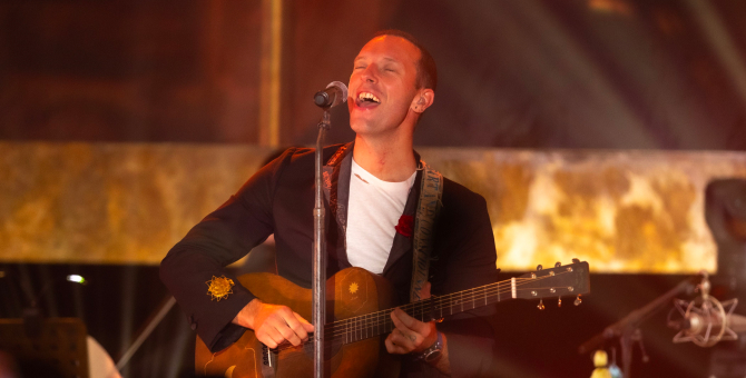 Coldplay, Эд Ширан и Cardi B примут участие в онлайн-фестивале Warner Music