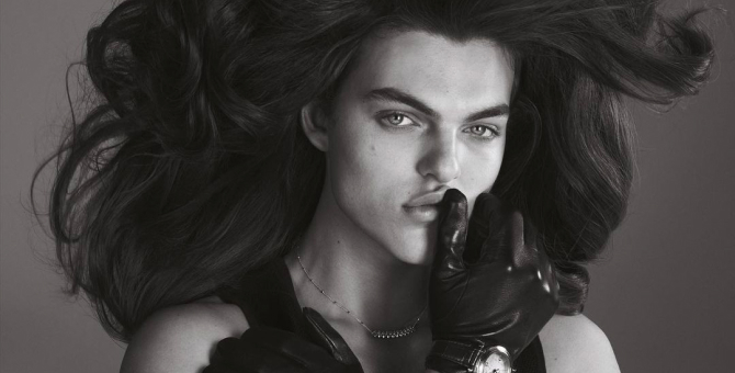 Сын Элизабет Херли примерил корону в съемке для The Perfect Magazine Кэти Гранд