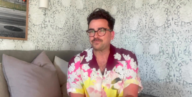 Неделя мужской моды в Париже стартовала с видеообращения актера Дэна Леви