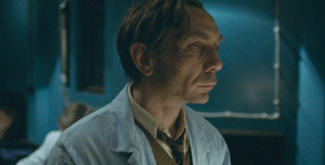 Первые две части «Дау» Ильи Хржановского вышли онлайн