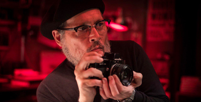 Появился фрагмент драмы «Великий» с Джонни Деппом в роли фотографа Life Юджина Смита