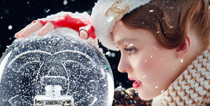 Лили-Роуз Депп стала героиней новогодней кампании Chanel