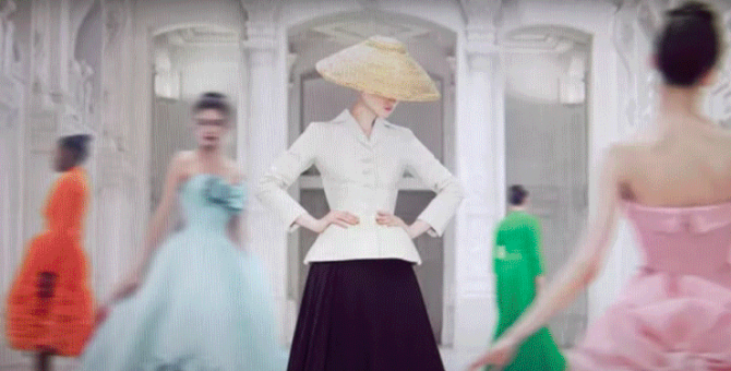 На YouTube появился фильм о выставке Christian Dior в Париже