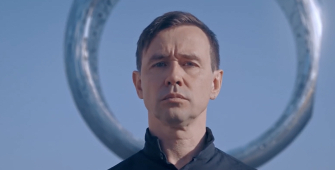 Дельфин выпустил коллекцию украшений с Avgvst и показал новый клип