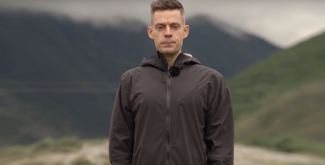 Юрий Дудь призвал гостей церемонии GQ не молчать о беспределе в России