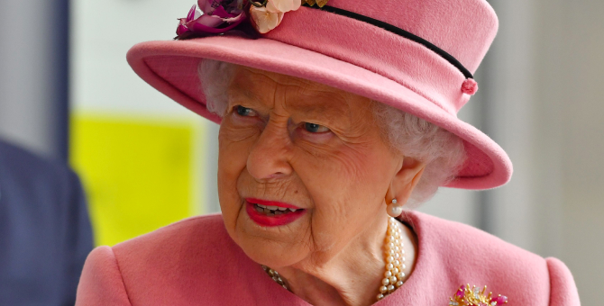 Елизавета II ищет инстаграм-менеджера