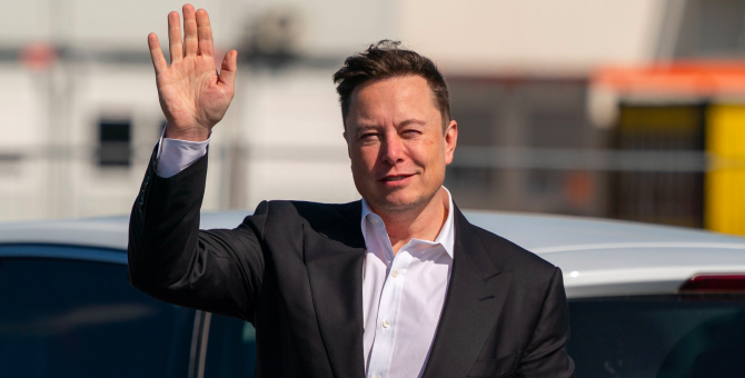 Илон Маск занял второе место в рейтинге миллиардеров Bloomberg