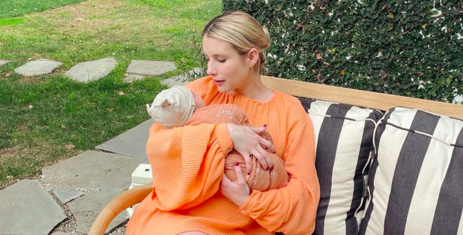 Эмма Робертс выложила первую фотографию с сыном